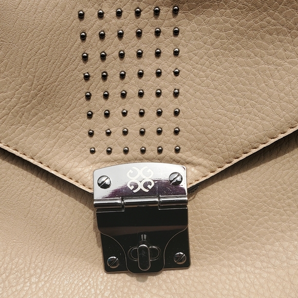 Gianni Bini cross body tan yellow gold purse - Picture 9 of 14